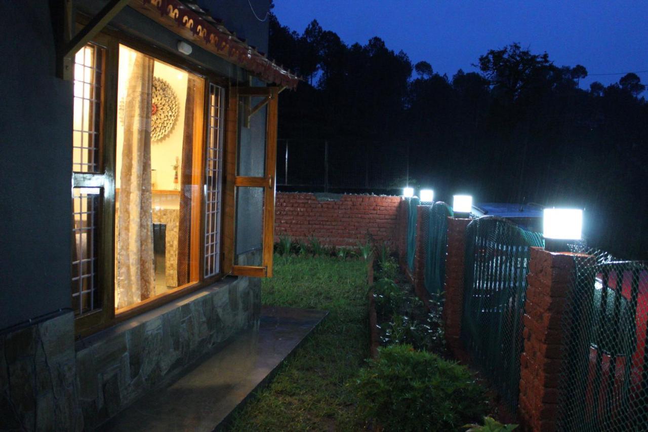 Winter Woods Cottages - 3-Bedroom Homestay Shitlakhet エクステリア 写真